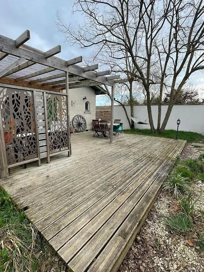 Vakantiehuis Charming House With Garden Terrace And Barbecue Villa Saint-Cricq Frankrijk
